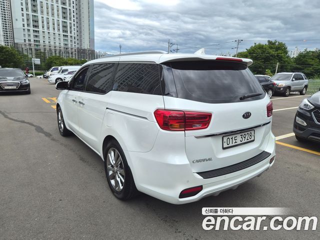 Kia Carnival из Кореи Encar