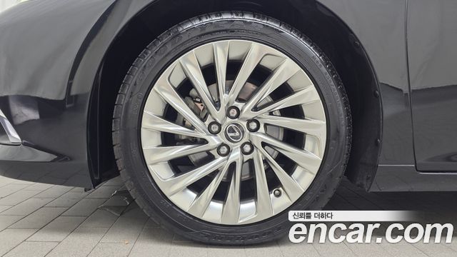 Lexus ES Luxury Plus — пробег 188 606 км — фото 5 из 5