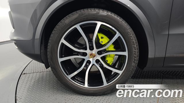 Porsche Cayenne 3.0 E-Hybrid Coupe — пробег 45 997 км