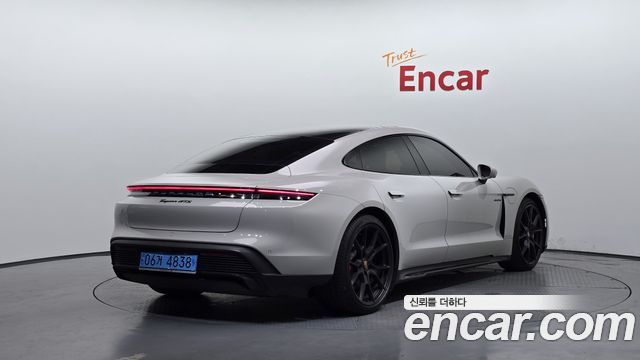 Porsche Taycan GTS — пробег 42 677 км