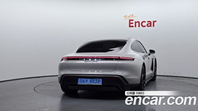 Porsche Taycan GTS — пробег 42 677 км