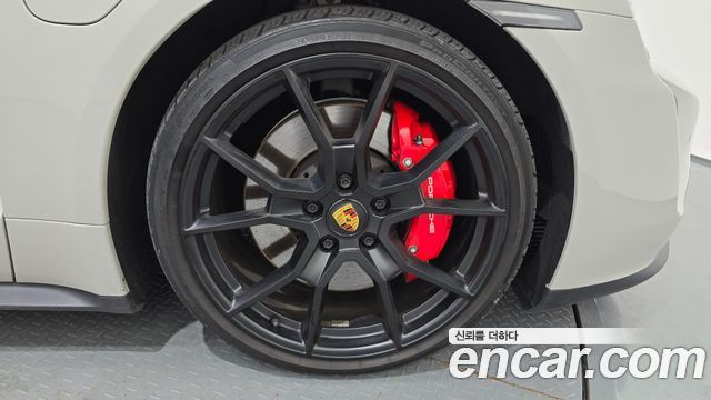 Porsche Taycan GTS — пробег 42 677 км
