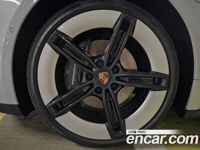 Porsche Taycan Base 4 — пробег 3 180 км