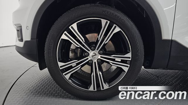 Volvo XC40 B4 Inscription — пробег 74 188 км