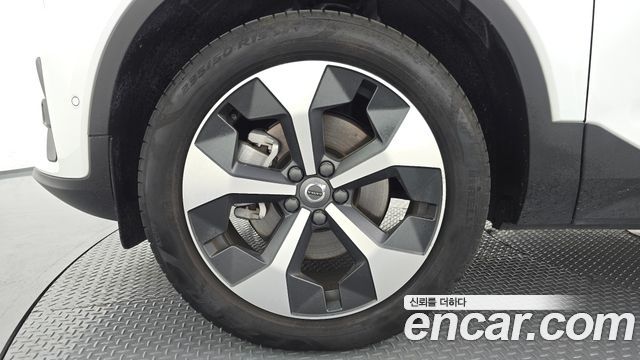 Volvo XC40 B4 Ultimate Bright — пробег 6 900 км