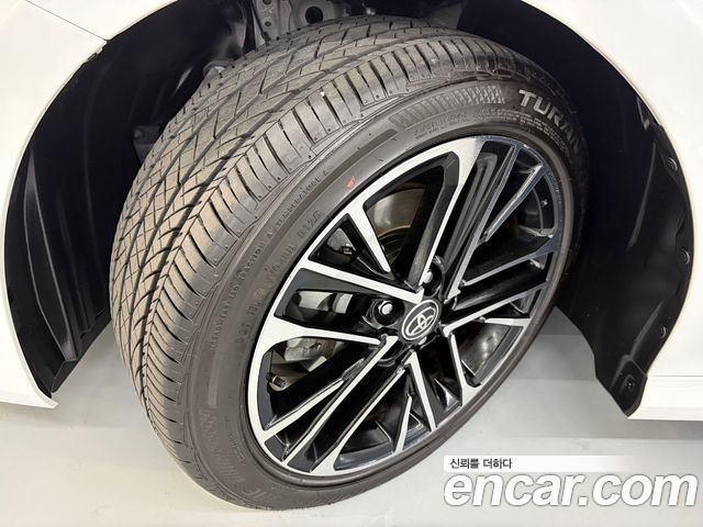 Toyota Camry 2.5 XLE Premium Hybrid — пробег 9 178 км
