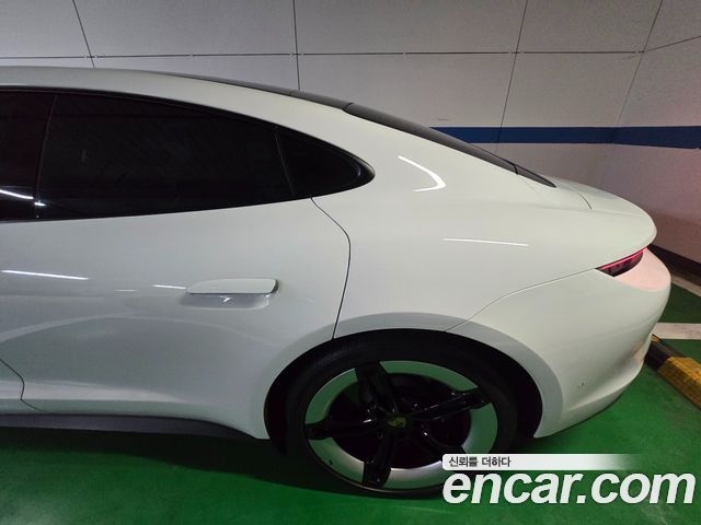 Porsche Taycan Base — пробег 10 500 км