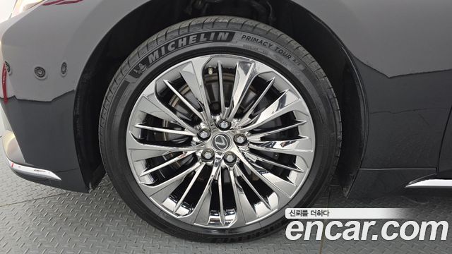 Lexus LS 3.5 Platinum AWD — пробег 203 887 км
