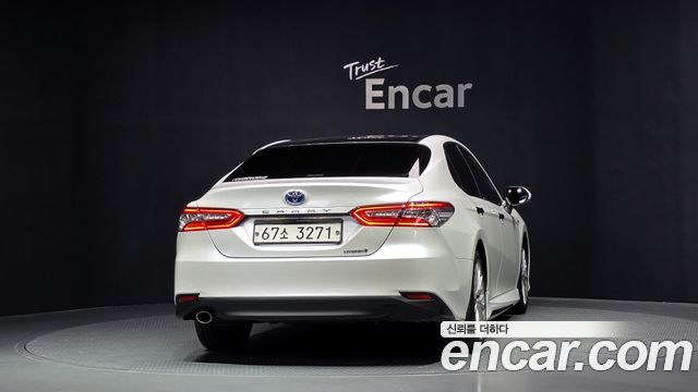 Toyota Camry 2.5 XLE Hybrid — пробег 77 146 км