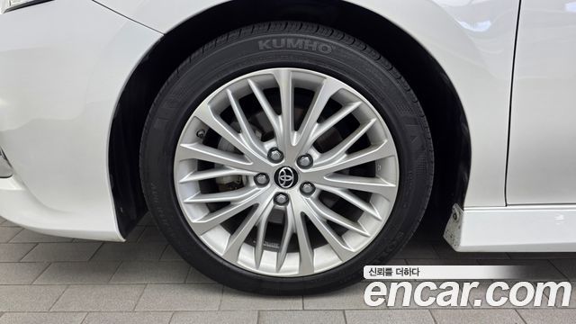 Toyota Camry 2.5 XLE Hybrid — пробег 77 146 км