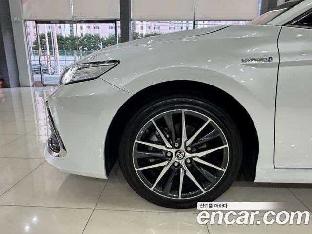Toyota Camry 2.5 XLE Hybrid — пробег 14 090 км