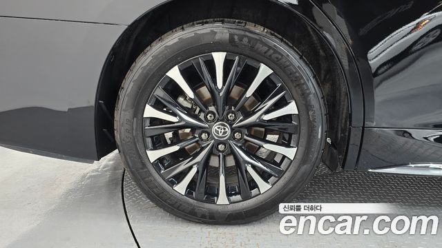 Toyota Alphard 2.5 HEV Executive AWD — пробег 32 958 км