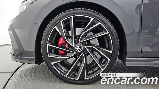 Volkswagen Golf 2.0 GTI — пробег 64 103 км