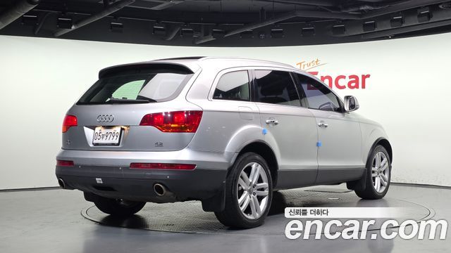 Audi Q7 4.2 FSI Quattro 4L — пробег 179 720 км