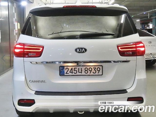 Kia Carnival из Кореи Encar