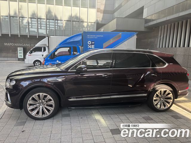 Bentley Bentayga 4.0 V8 EWB First Edition — пробег 9 815 км — фото 4 из 5