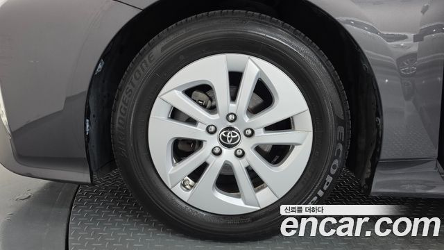 Toyota Prius 1.8 E — пробег 128 682 км