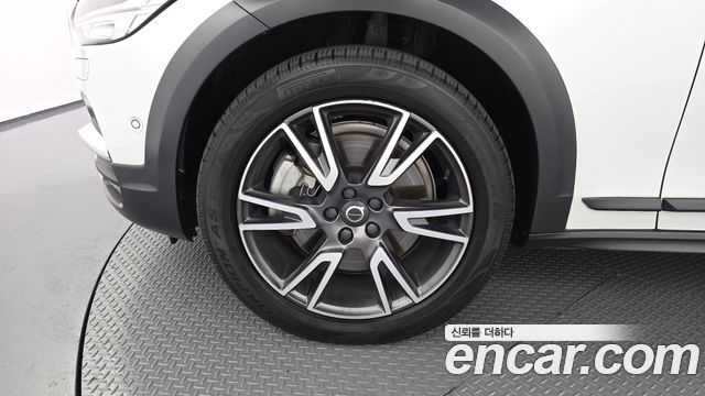 Volvo V90 D5 PRO AWD — пробег 139 172 км