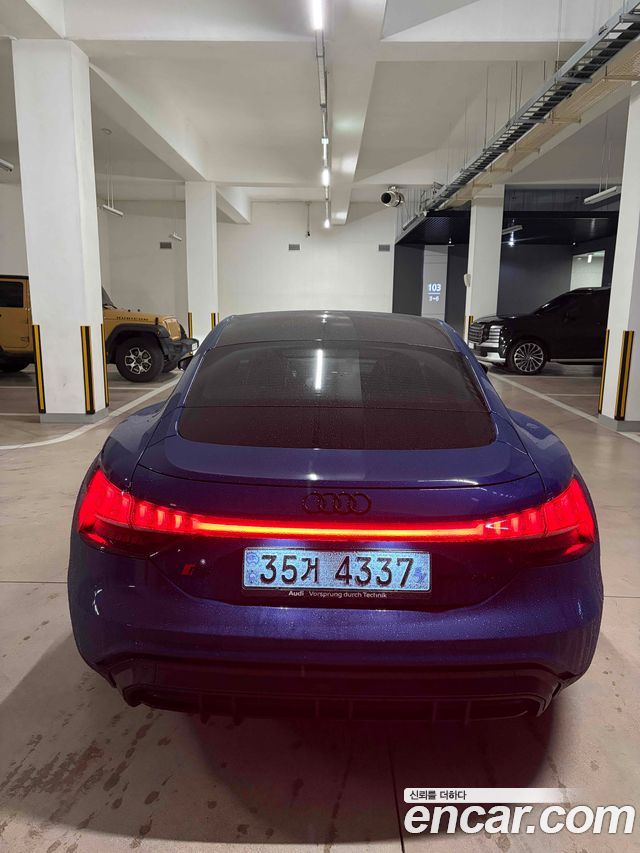 Audi RS e-tron GT GT RS — пробег 12 000 км