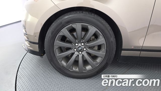 Land Rover Range Rover Velar 3.0 D300 R-Dynamic SE — пробег 185 591 км