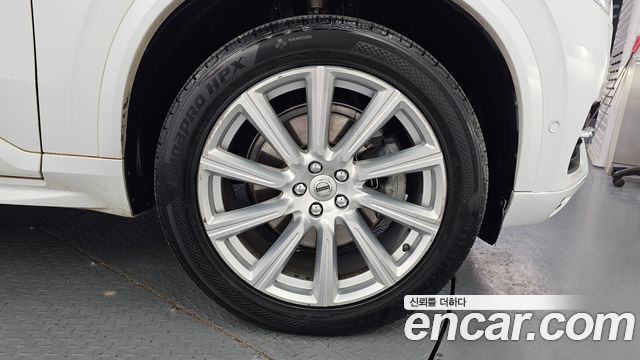 Volvo XC90 D5 Inscription — пробег 227 359 км