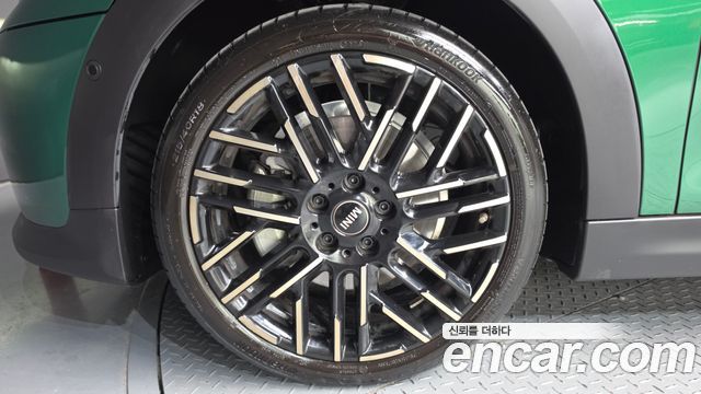 Mini Cooper Favoured — пробег 10 027 км