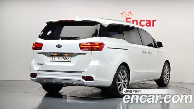 Kia Carnival из Кореи Encar