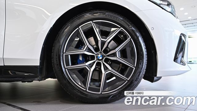 BMW 5-Series 520i M Sport — пробег 4 100 км — фото 5 из 5