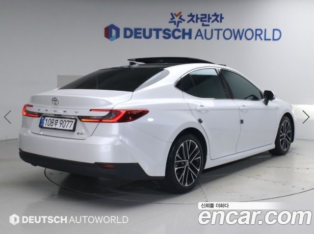 Toyota Camry 2.5 XLE Premium Hybrid — пробег 10 785 км