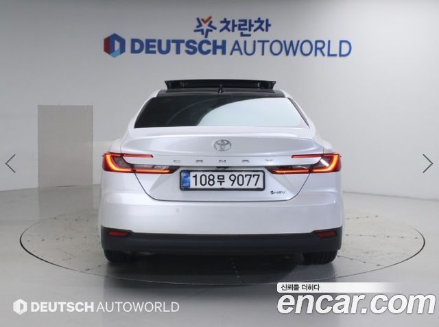 Toyota Camry 2.5 XLE Premium Hybrid — пробег 10 785 км