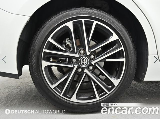 Toyota Camry 2.5 XLE Premium Hybrid — пробег 10 785 км