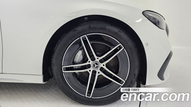 Mercedes-Benz E-Class E200 AMG Line — пробег 1 840 км — фото 5 из 5