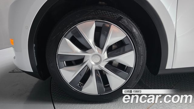Tesla Model Y Long Range AWD — пробег 63 878 км — фото 5 из 5