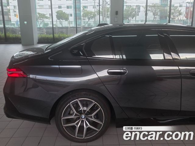 BMW 5-Series 520i M Sport — пробег 16 000 км — фото 5 из 5