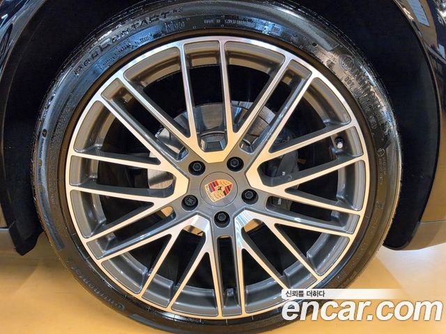 Porsche Panamera 2.9 AWD — пробег 23 000 км