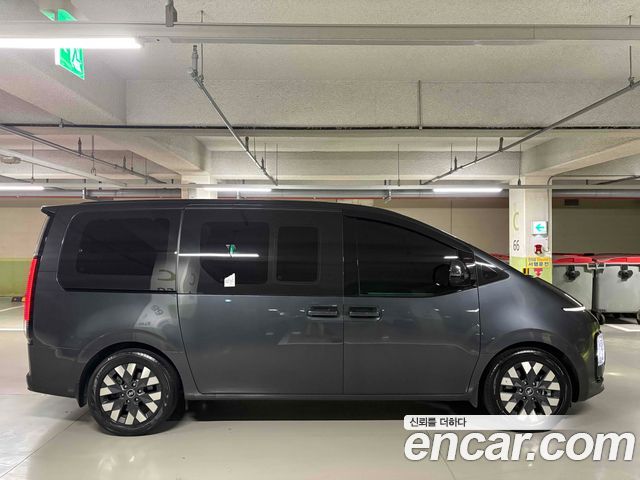 Hyundai Staria L3.5 Lounge 9-Seater Prestige — пробег 80 500 км