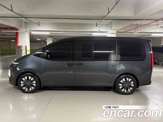 Hyundai Staria L3.5 Lounge 9-Seater Prestige — пробег 80 500 км