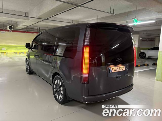 Hyundai Staria L3.5 Lounge 9-Seater Prestige — пробег 80 500 км