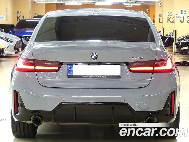 BMW 3-Series 320i M Sport — пробег 12 800 км