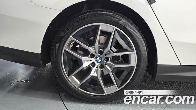 BMW 5-Series 520i — пробег 8 999 км