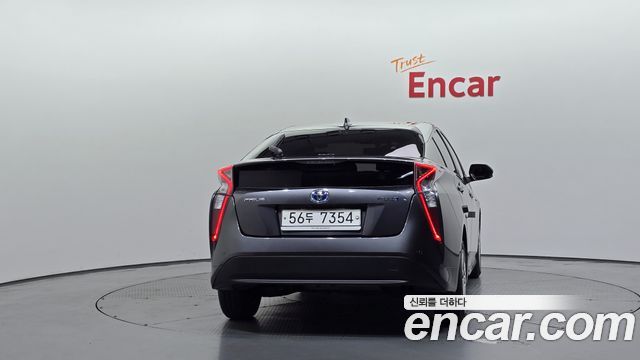 Toyota Prius 1.8 E — пробег 92 910 км — фото 4 из 5
