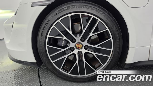 Porsche Taycan Base — пробег 40 834 км