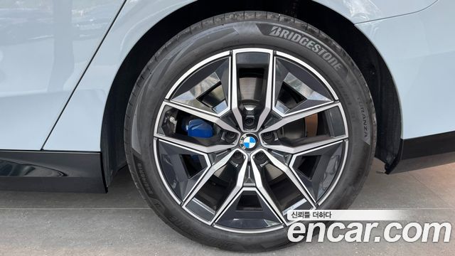 BMW 5-Series 520i M Sport — пробег 8 800 км — фото 5 из 5