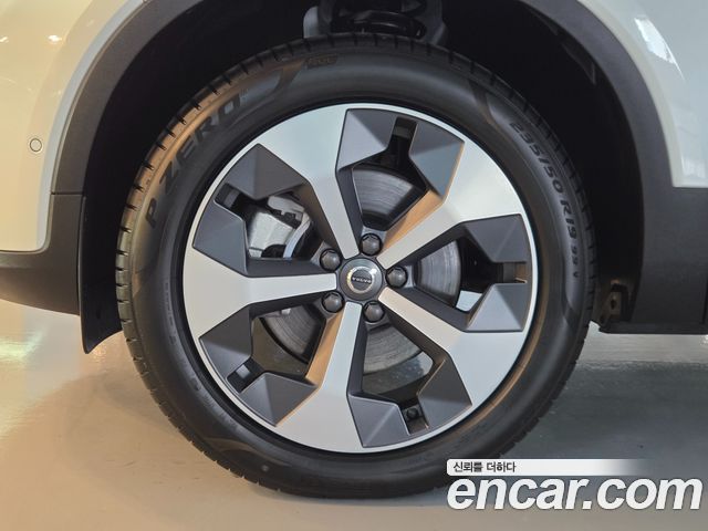 Volvo XC40 B4 Ultra Bright — пробег 369 км — фото 5 из 5
