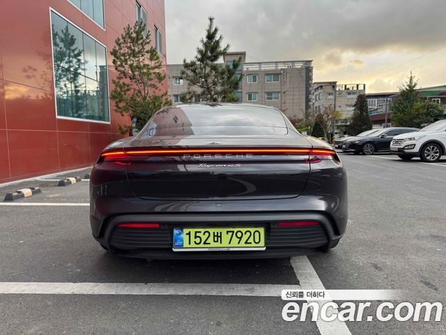 Porsche Taycan 4S — пробег 31 000 км — фото 3 из 5