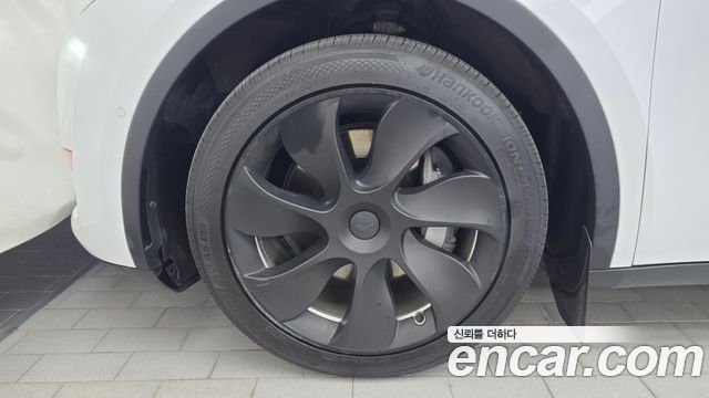 Tesla Model Y Long Range AWD — пробег 135 160 км — фото 5 из 5