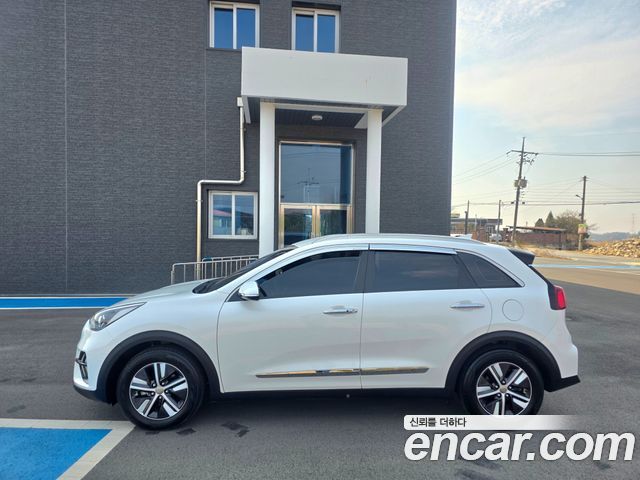 Kia Niro 1.6 HEV Prestige — пробег 110 780 км — фото 5 из 5