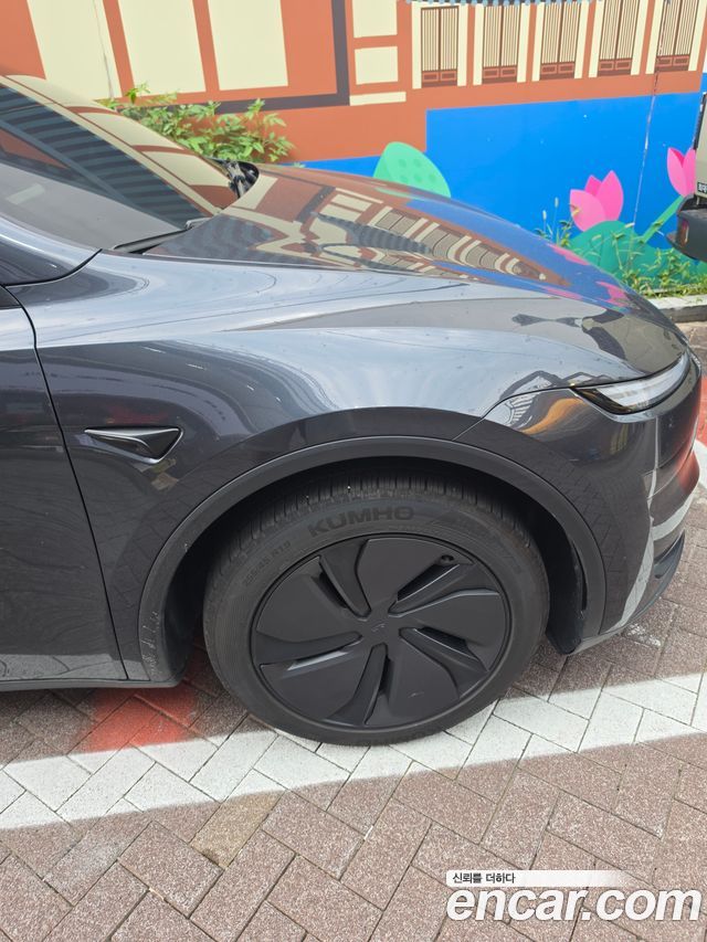 Tesla Model Y Premium RWD — пробег 12 800 км — фото 5 из 5
