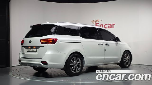 Kia Carnival 9-Seater Prstige — пробег 137 021 км — фото 2 из 5