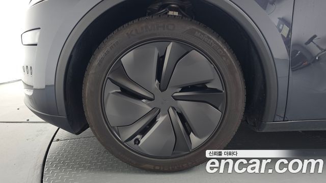 Tesla Model Y Premium RWD — пробег 11 681 км — фото 5 из 5